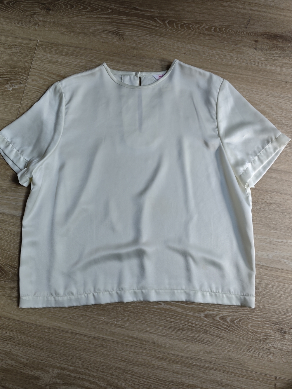 Vintage new Mister Leonard Women’s Short Sleeve Crewneck silky Blouse in white